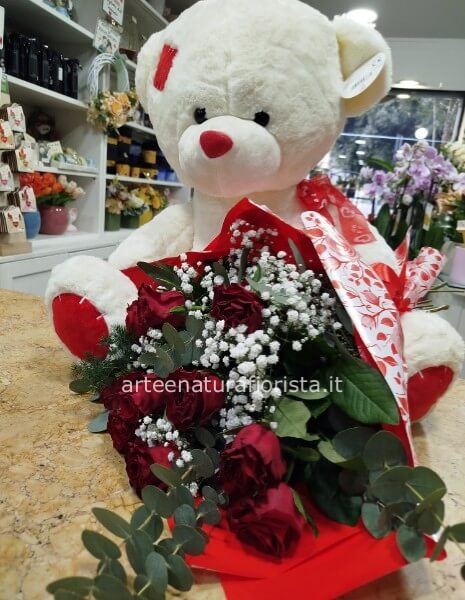 Peluche con rose rosse