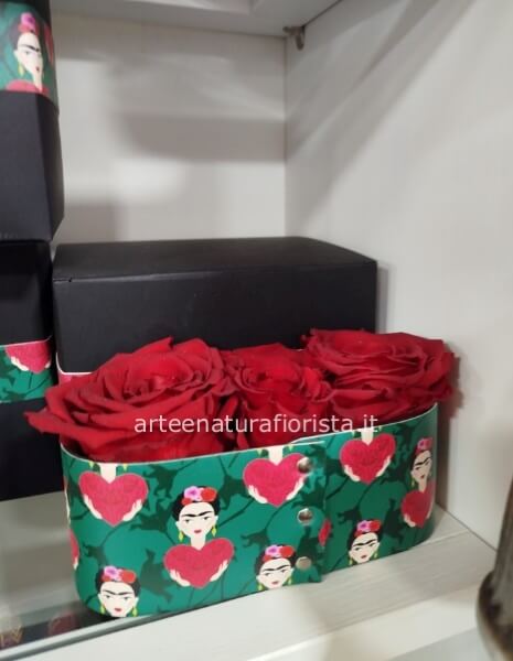 Rose stabilizzate con packaging Frida kalo