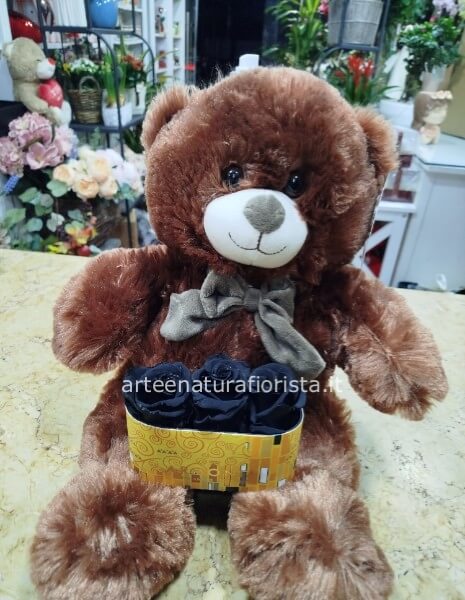 Teddy 40 cm con tris di rose stabilizzate nere con mimosa