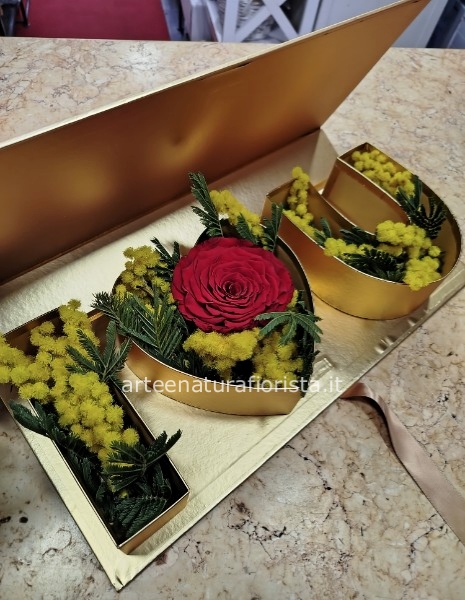 Box love con rosa stabilizzata maxy e mimosa