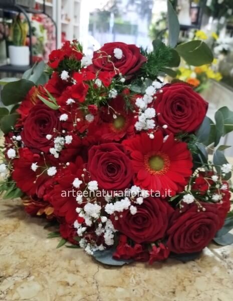 Bouquet di fiori rossi